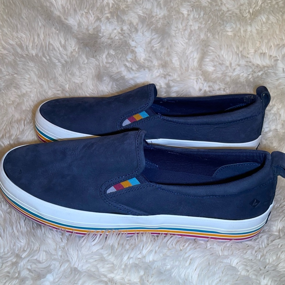 Sperry women’s Navy blue leather Slip-On sneakers size 9
